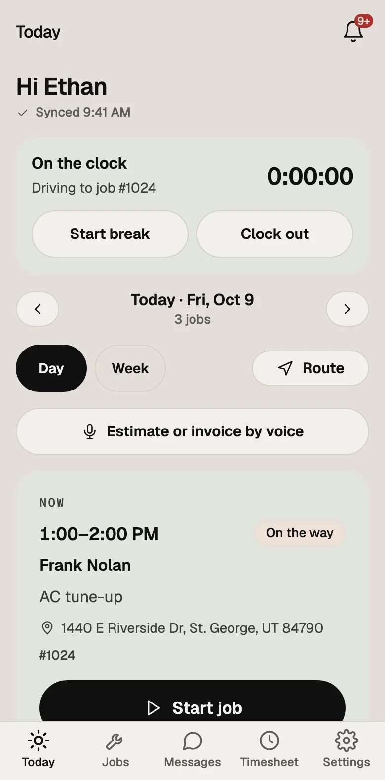 La pantalla Hoy después de "On my way": el trabajo #1024 dice "On the way" y el reloj dice "Driving to job #1024"